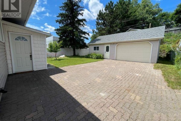 Living room - 66 Dieppe Ave, Elliot Lake, ON P5A1H3 Photo 2