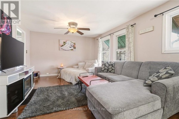 Living room featuring a sectional sofa, coffee table, and a daybed. - 66 East 32nd Street, Hamilton