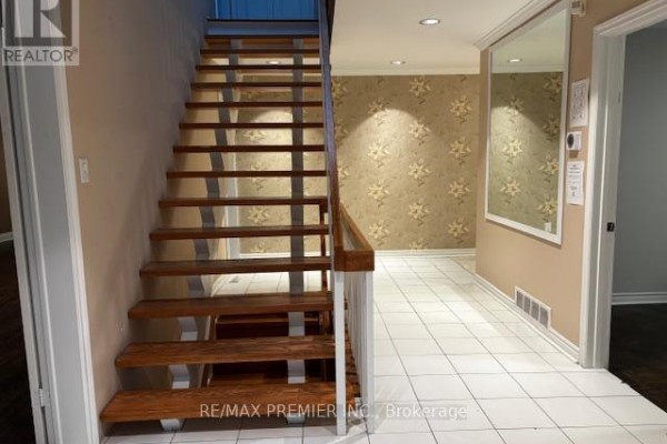 66 Laureleaf Road, Markham, ON, photo 2