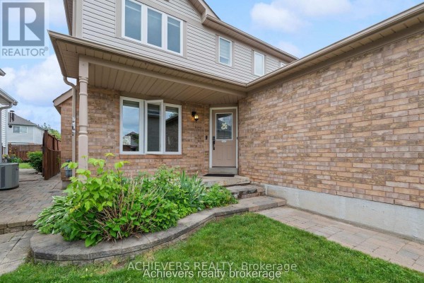 66 Leggott Avenue, Barrie, ON, photo 2