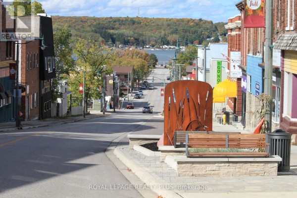 66 Main Street, Penetanguishene, ON, photo 2