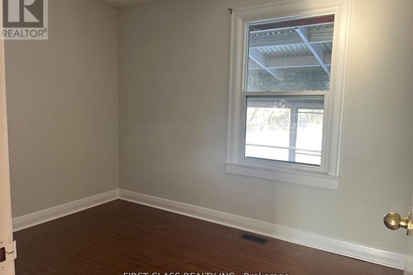 Bedroom 2 - 66 North Lake Road, Richmond Hill, ON L4E3A2 Photo 5
