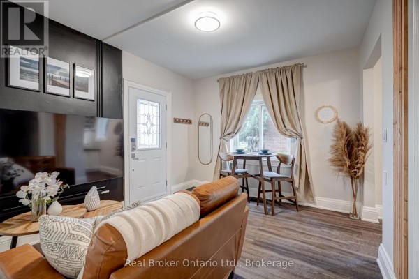 Living room - 66 Nottawasaga Street, Orillia, ON L3V3J4 Photo 4