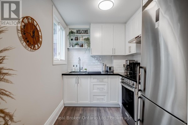 Kitchen - 66 Nottawasaga Street, Orillia, ON L3V3J4 Photo 5