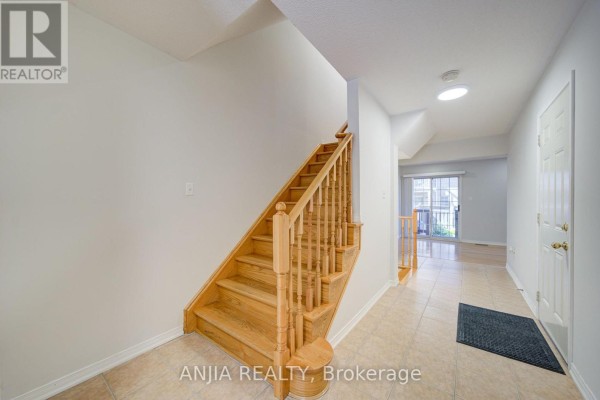 Eating area - 66 Prince Charles Way, Markham, ON L6C0M7 Photo 5