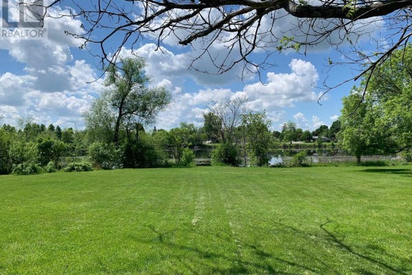 66 Queen Street, Smiths Falls, ON K7A3N2 Photo 5