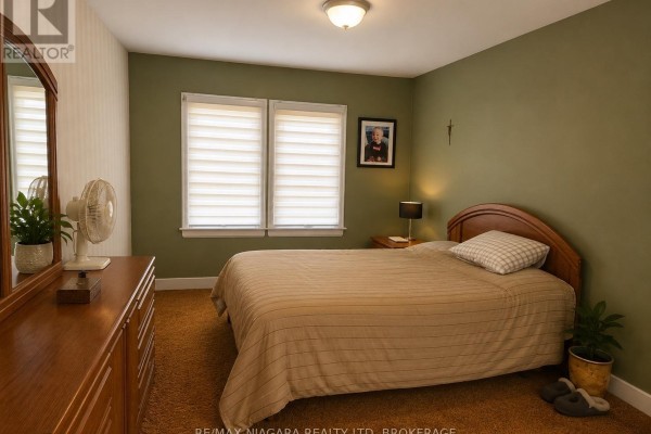 Bedroom 3 - 66 Radford Avenue, Fort Erie, ON L2A5H8 Photo 4