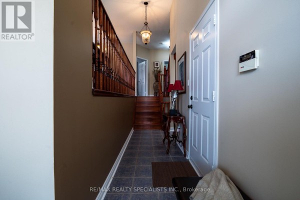 66 Ryegrass Crescent, Brampton, ON L7A3J9 Photo 4