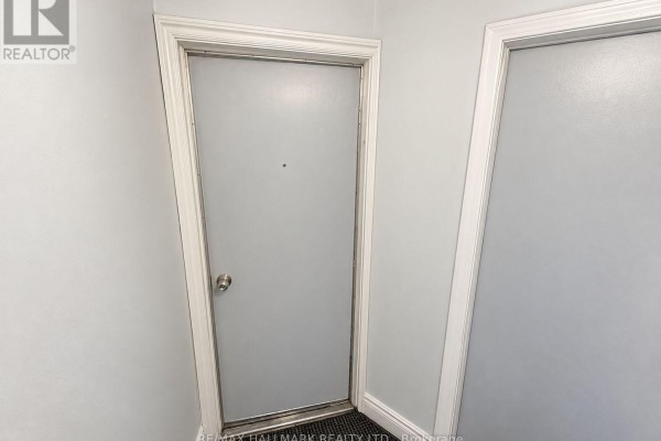 Bathroom - 66 Simpson Avenue, Toronto, ON M8Z1E3 Photo 4