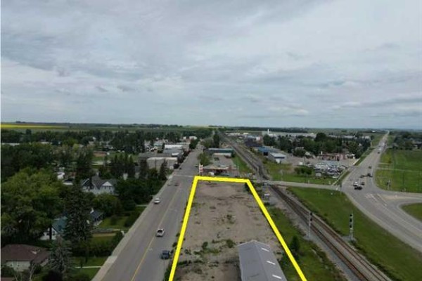 660 10 Avenue S, Carstairs, AB, photo 3