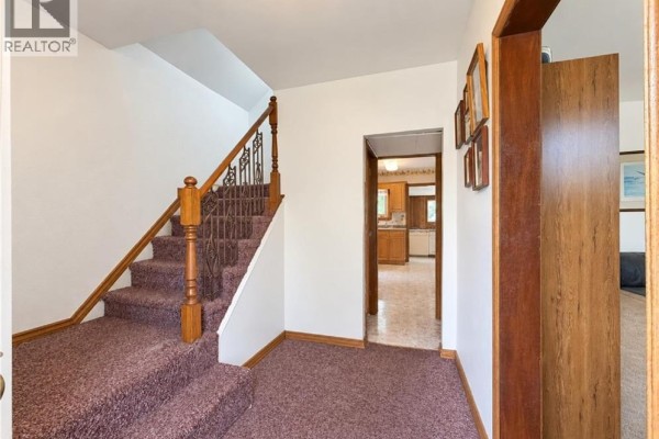 660 Burgess Avenue, Hamilton, ON, photo 2