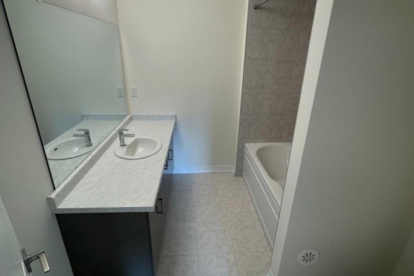 Primary Bedroom - 660 Colborne Street, Brantford, ON N3T0Y7 Photo 4