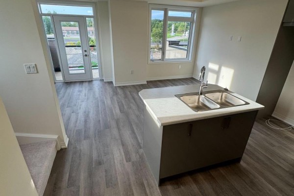 Bedroom 2 - 660 Colborne Street, Brantford, ON N3T0Y7 Photo 5