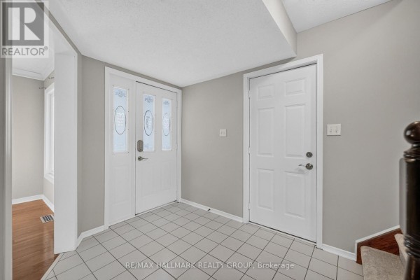Bathroom - 6601 Windsong Avenue, Ottawa, ON K1C6N1 Photo 4