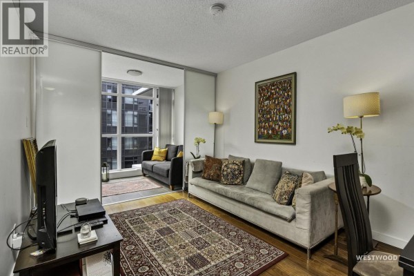 661 2080 W Broadway, Vancouver, BC V6J0C7 Photo 4