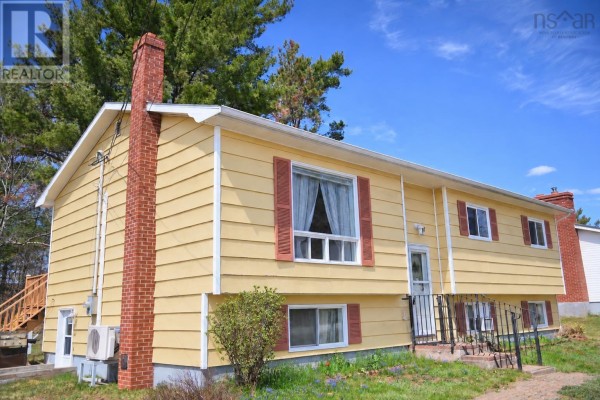 Living room - 661 Balser Drive, Kingston, NS B0P1R0 Photo 2