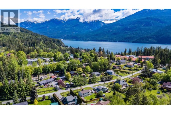 Primary Bedroom - 661 C Avenue, Kaslo, BC V0G1M0 Photo 4