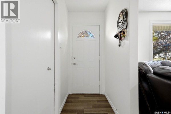 Living room - 6610 Dewdney Avenue, Regina, SK S4T6W7 Photo 3