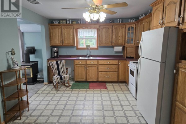 Bath (# pieces 1-6) - 6613 Route 14, Cape Wolfe, PE C0B1B0 Photo 4