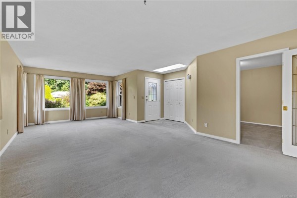 Primary Bedroom - 662 Redwood Dr, Qualicum Beach, BC V9K1A2 Photo 4