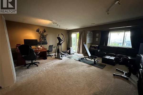 Bedroom - 662 South Crest Drive, Kelowna, BC V1W4W6 Photo 5