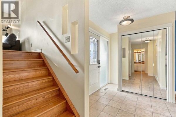 Open concept kitchen and dining area with a large island, light grey cabinets, and wooden floors. - 6624 37 Street Sw, Calgary
