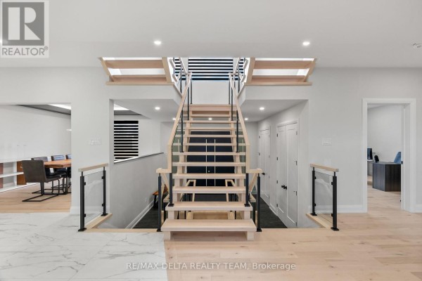 663 Ballycastle Crescent, Ottawa, ON, photo 3