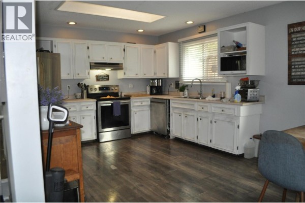 663 Clifton Avenue, Kelowna, BC, photo 2