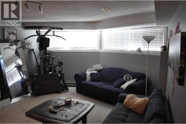 Family room - 663 Clifton Road, Kelowna, BC V1V1A7 Photo 5