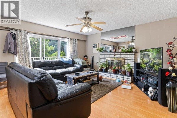 6630-6632 Canada Way, Burnaby, BC V5E3P7 Photo 4