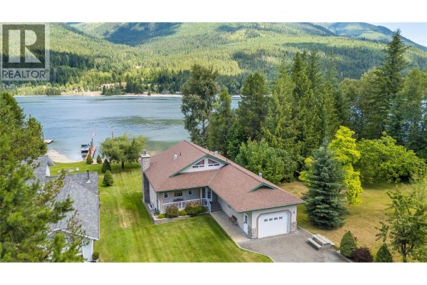 Full bathroom - 664 Ainslie Road, Harrop, BC V1L6P6 Photo 3