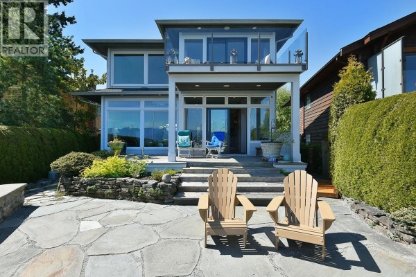 664 Bay Road, Gibsons, BC V0N1V8 Photo 2