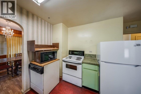 Full bathroom - 664 Forrest Drive, Warfield, BC V1R2H6 Photo 5