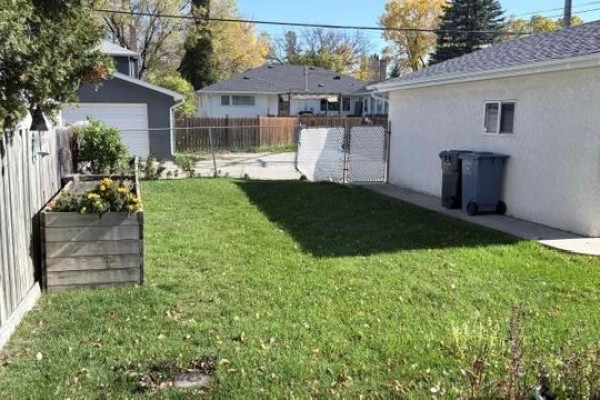Kitchen - 664 Niagara Street, Winnipeg, MB R3N0W1 Photo 2