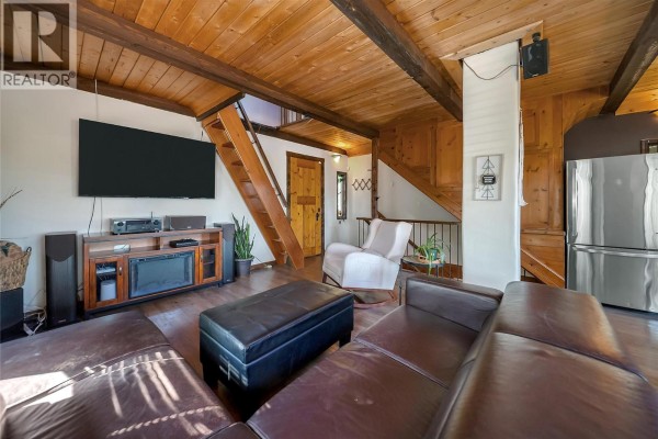 Living room - 665 Udell Road, Vernon, BC V1H2E3 Photo 5