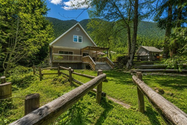 66510 Kereluk Road, Kawkawa Lake, Hope, BC, photo 2