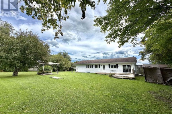 Kitchen - 6663 Dalmeny Road E, Ottawa, ON K0A2W0 Photo 3