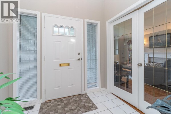 Ensuite - 6664 Buena Vista Rd, Central Saanich, BC V8Z5W7 Photo 2