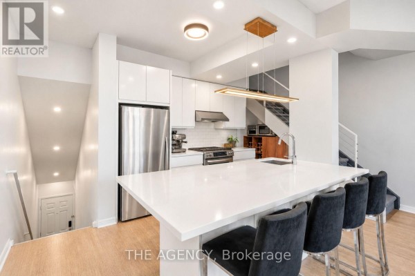 Sitting room - 667 - 38 Stadium Road, Toronto, ON M5V3P4 Photo 5