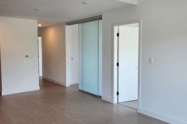 667 422 E 3rd Street, North Vancouver, BC V7L0K1 Photo 5