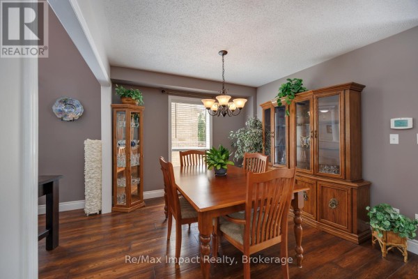 Living room - 667 Brasswinds Trail, Oshawa, ON L1K2Z2 Photo 4