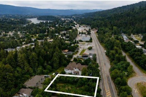 667 Columbia Avenue, Castlegar, BC V1N1G9 Photo 3