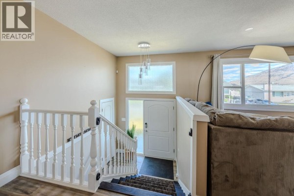 667 Cumberland Avenue, Kamloops, BC, photo 3