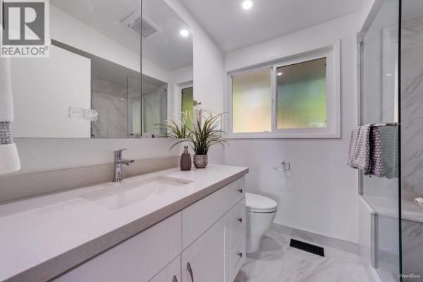 667 Plymouth Drive, North Vancouver, BC V7H2H5 Photo 2