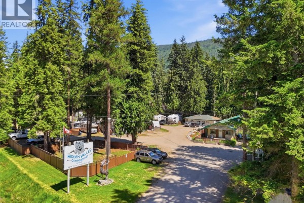 6670 Trans Canada Highway Ne, Salmon Arm, BC V0E1K0 Photo 3