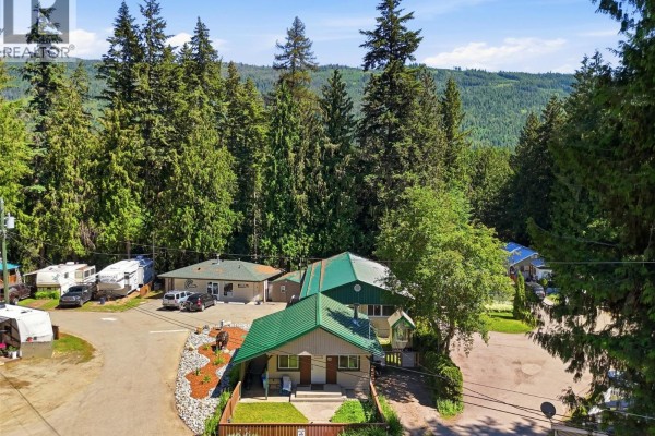 6670 Trans Canada Highway Ne, Salmon Arm, BC V0E1K0 Photo 4