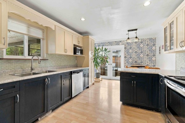 6671 Carncross Crescent, Delta, BC V4E1L5 Photo 3