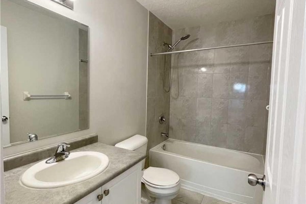 668 Blair Creek Drive, Kitchener, ON N2P0E7 Photo 4