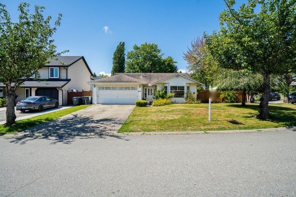6697 141a Street, Surrey, BC V3W9N8 Photo 2