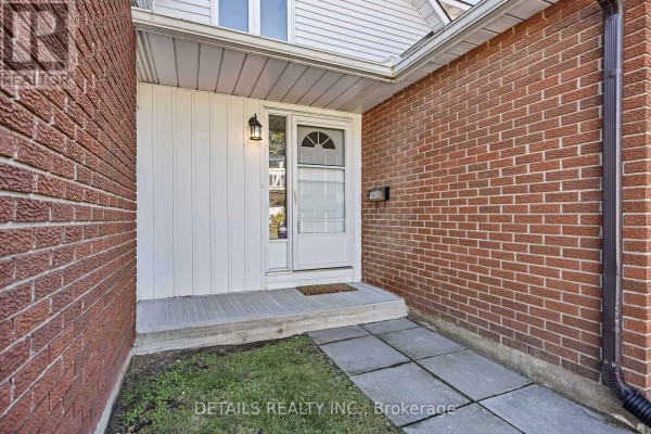 Living room - 67 - 1852 Axminster Court, Ottawa, ON K1C1Z4 Photo 3
